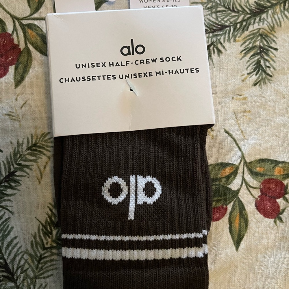 ALO Yoga Dark Espresso Unisex Half crew Socks Size M - Picture 5 of 7